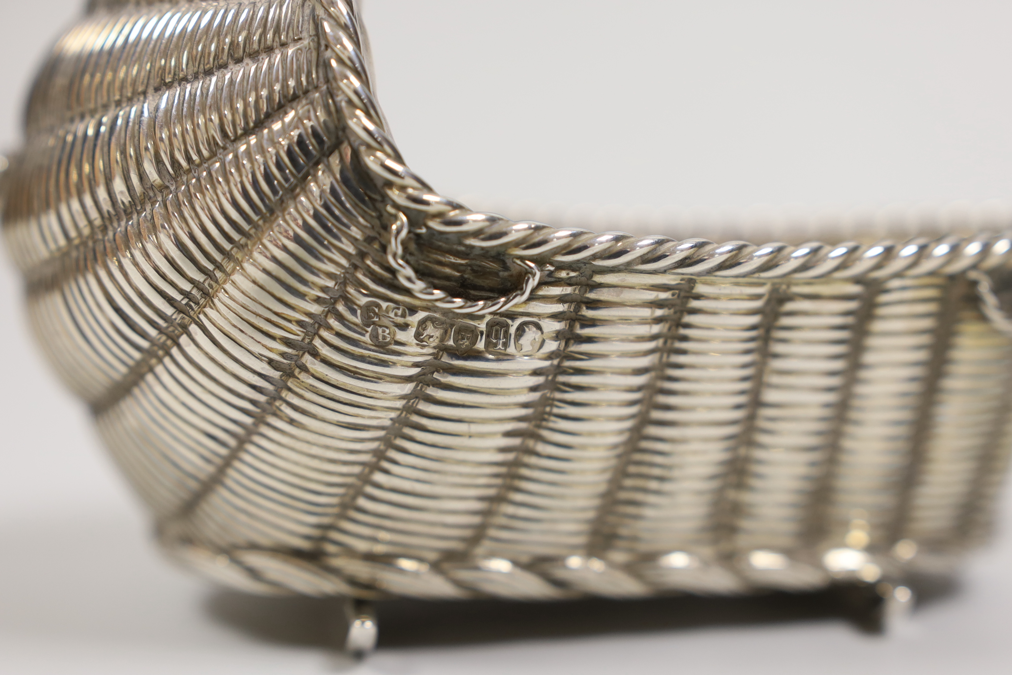 A Victorian silver pin cushion? modelled as a baby's crib (lacking cushion), Richards & Brown, London, 1871, 13cm, 6.1oz.
